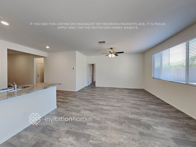 Foto del edificio - 17490 W Molly Ln