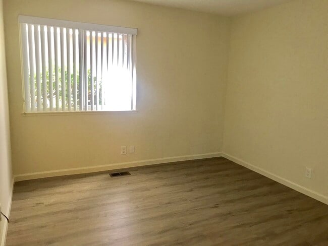Building Photo - 280 Bonita Ln