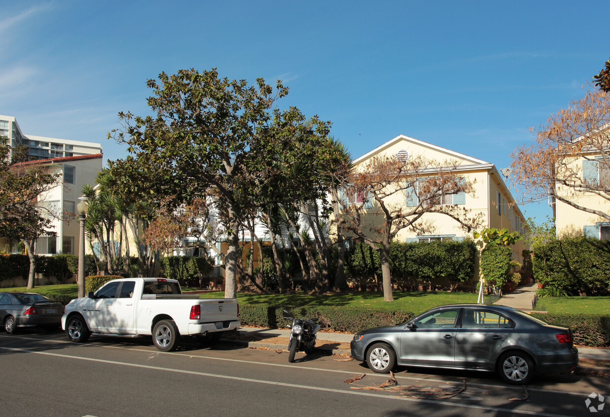 Building Photo - 201 San Vicente Blvd