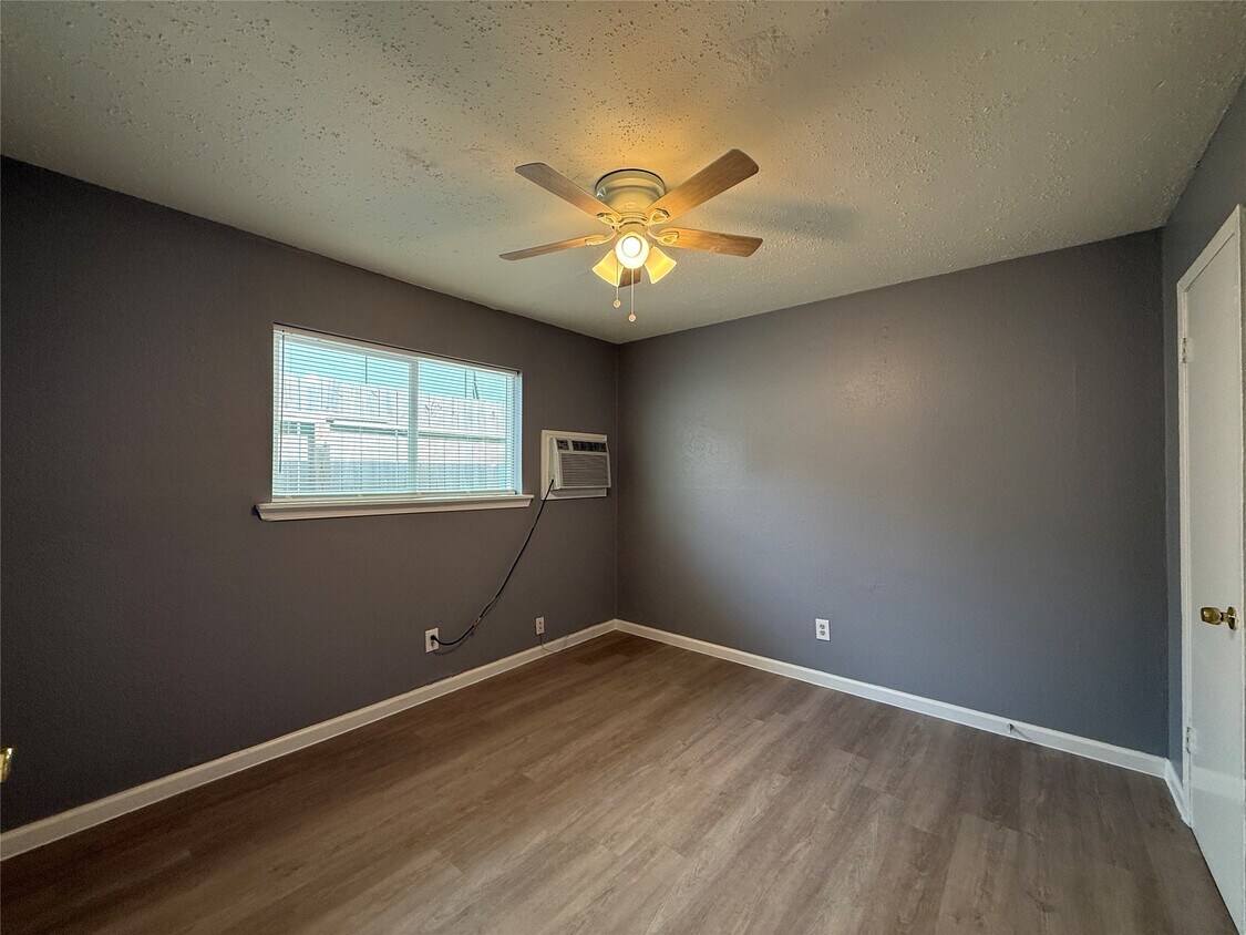 Foto del edificio - 8010 Roswell St