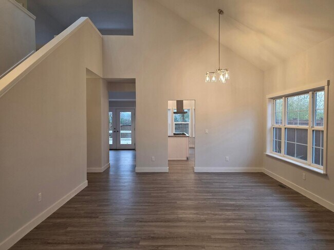 Building Photo - 4 Bedroom Home in Convenient Poulsbo Location!