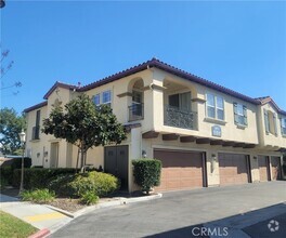 Building Photo - 2750 E Oak Hill Dr