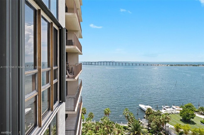 Foto del edificio - 3 br, 3 bath House - 1450 Brickell Bay Dr ...