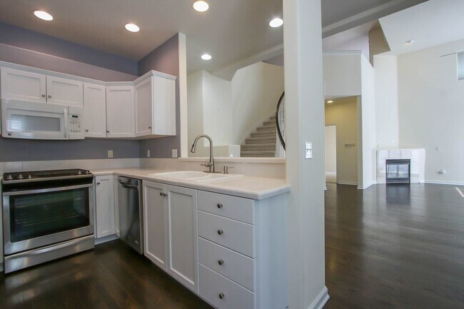 Foto del edificio - Spiral Staircase 2-bedroom loft style town...