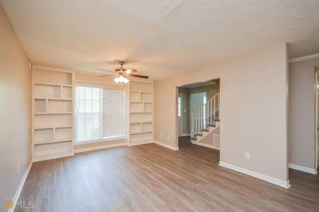 Foto del edificio - 4532 Browns Mill Ferry Rd