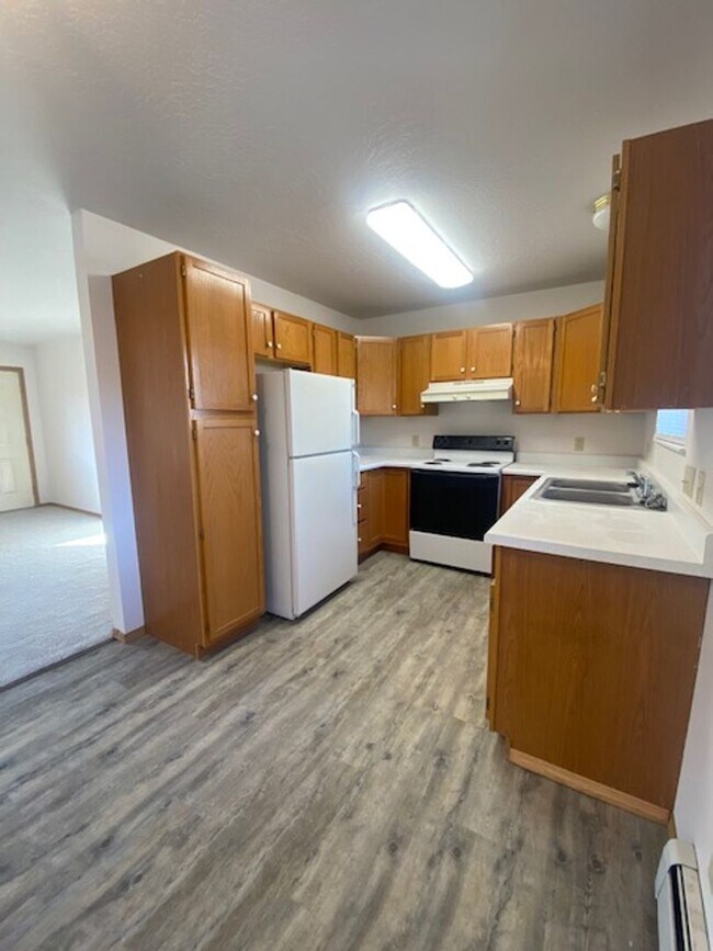 Building Photo - 633
