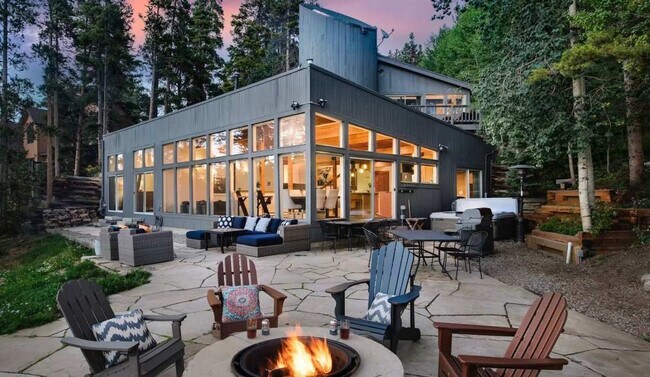 Foto del edificio - 1396 Forest Hills Dr