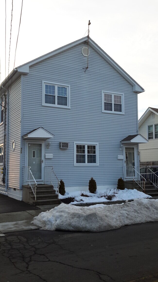 527 Wayne St Unit 2nd floor, Bridgeport, CT 06606 Apartments in