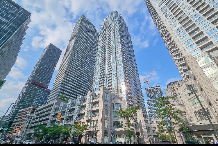 Photo principale - 2221 Yonge St