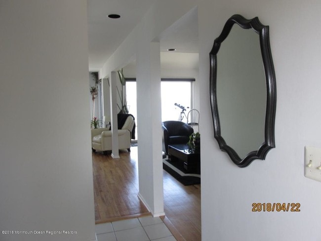Building Photo - 473 Tamiami Dr