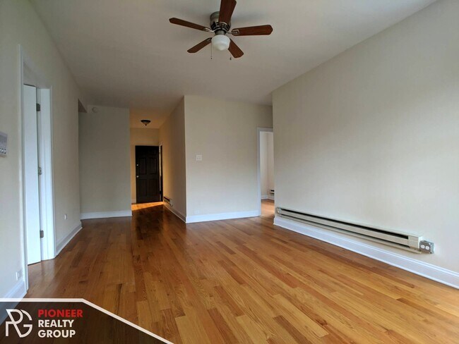 Foto del edificio - 3732 N Pine Grove Ave
