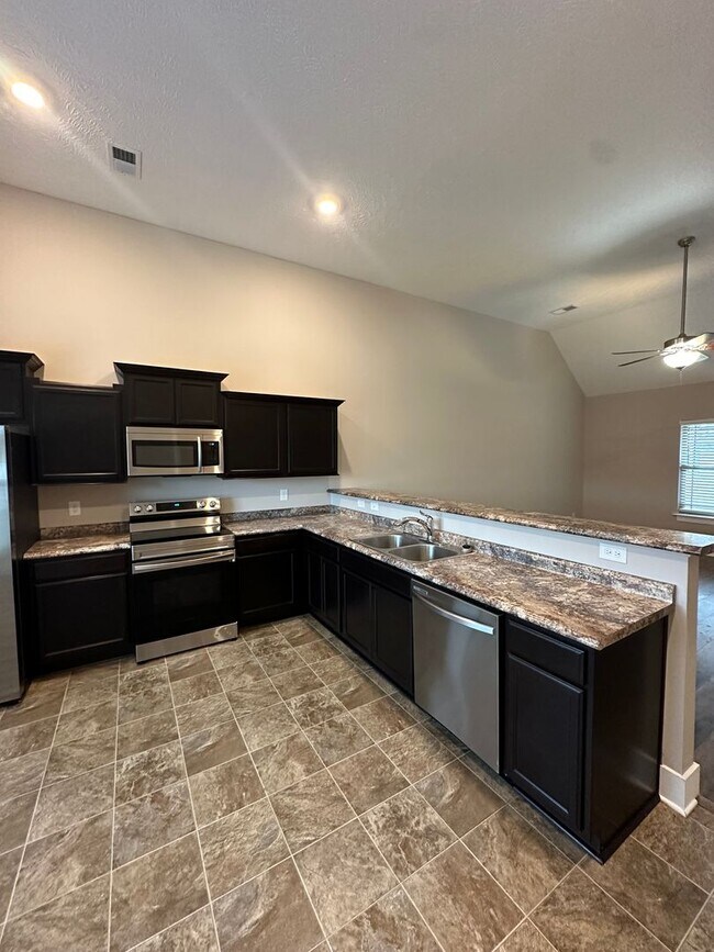Foto del edificio - Welcome to your new 4 Bed 2.5 Bath sanctuary!