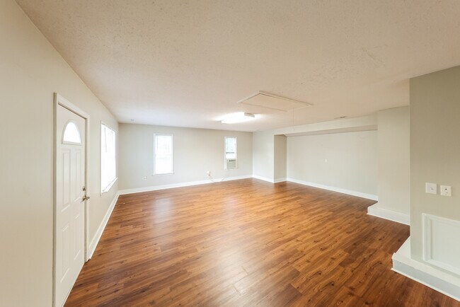 Foto del edificio - 101 Shackleford Rd