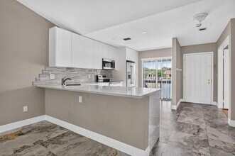 Building Photo - 301 Club Cir