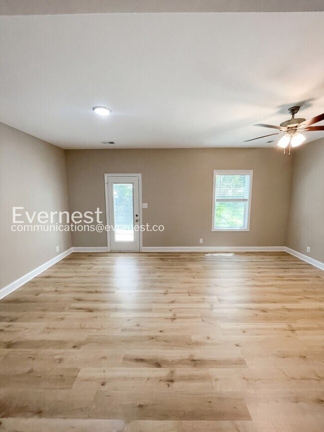 Building Photo - Limited Time Special Offer / Spacious Townhome with Modern Amenities / 2 Beds 2.5 Baths / Availab...