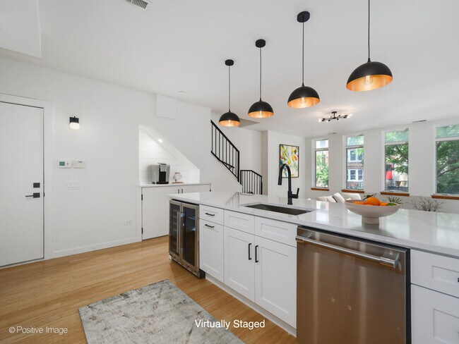Foto del edificio - 842 N Wolcott Ave