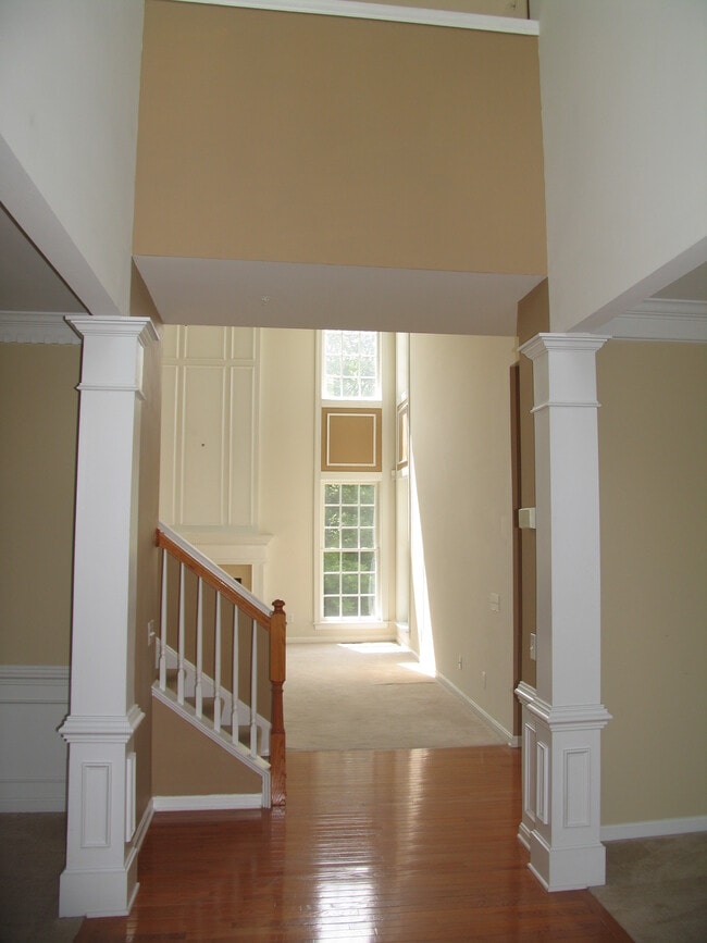 Building Photo - 2812 River Willow Dr
