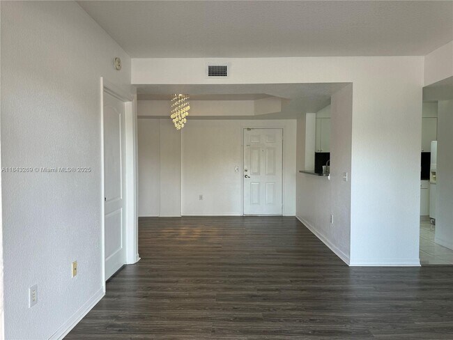 Foto del edificio - 9300 Fontainebleau Blvd