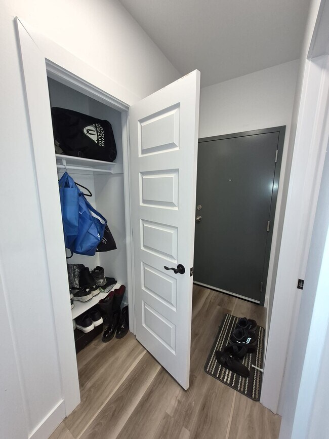 Building Photo - 2-Bedroom- 1 Bath Apartment for Rent