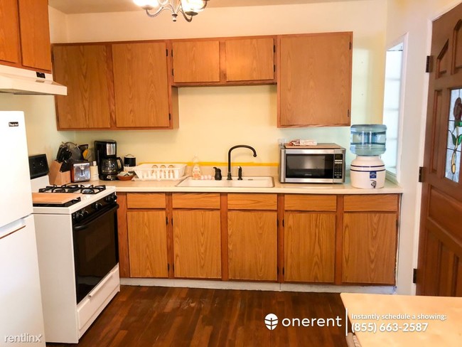 Building Photo - 1 br, 1 bath Duplex - 1261 Oak Avenue