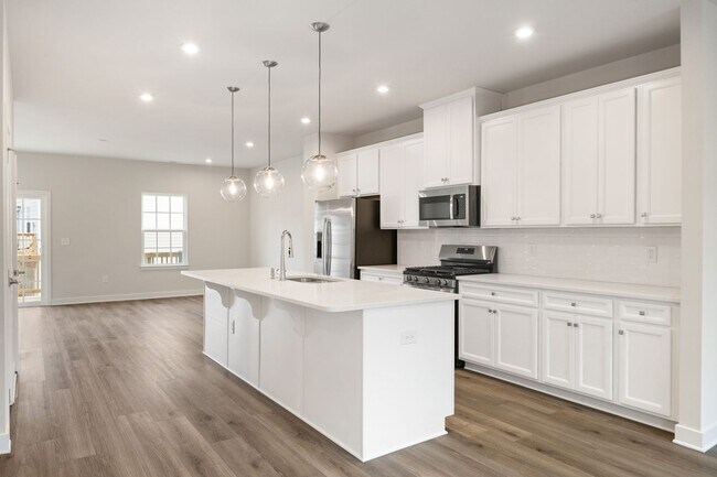 Foto del edificio - Available NOW! 4 Bed, 4 Bath in 751-South Neighborhood!