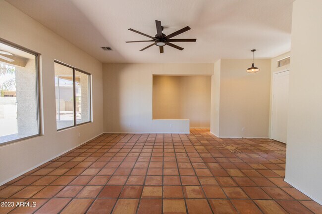 Building Photo - 770 W Aloe Pl