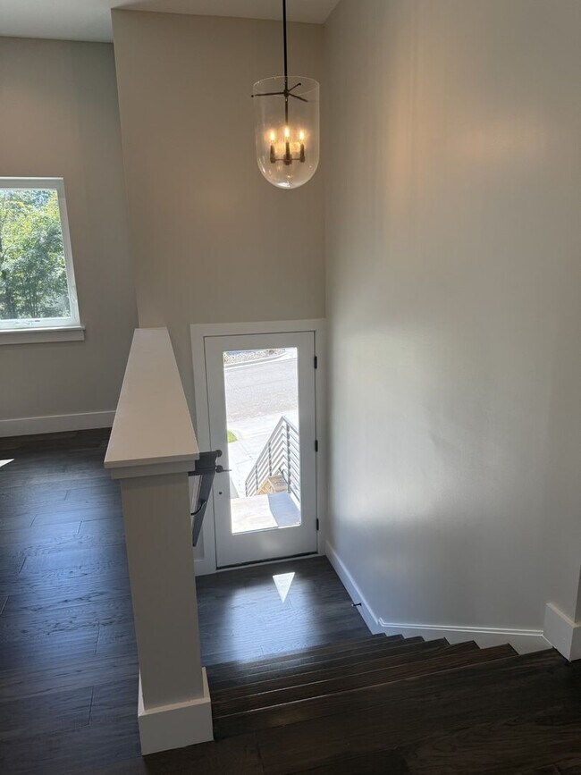 Building Photo - New Home off Tunnel Road