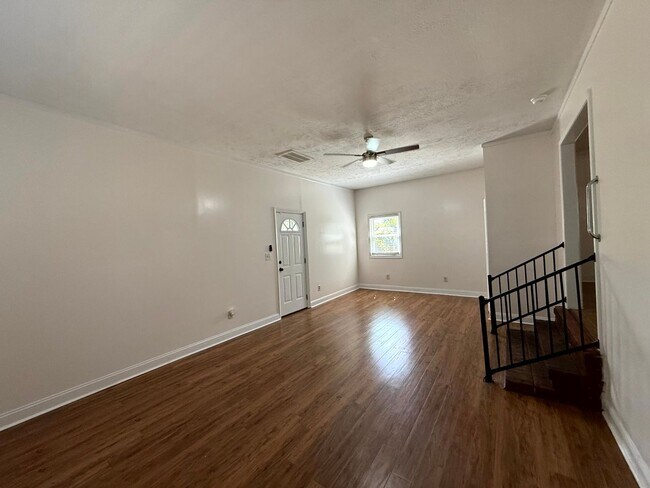 Foto del edificio - 6441 Kincross Ave