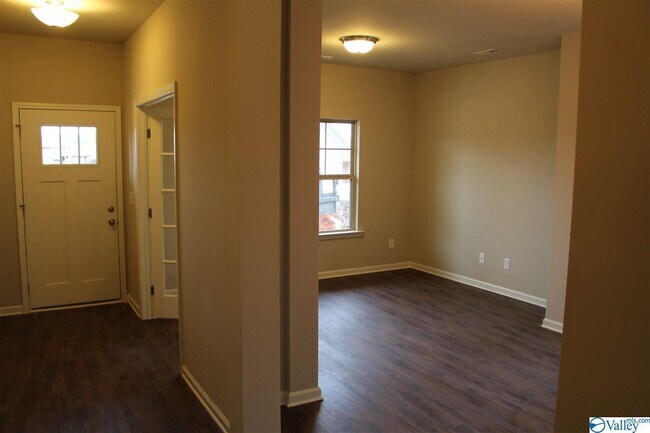 Building Photo - 318 Acorn Grove Ln SW