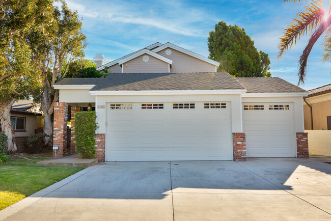 Building Photo - 2106 Ruhland Ave