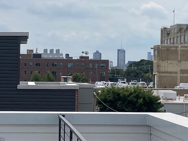Foto del edificio - 1955 N Darien St