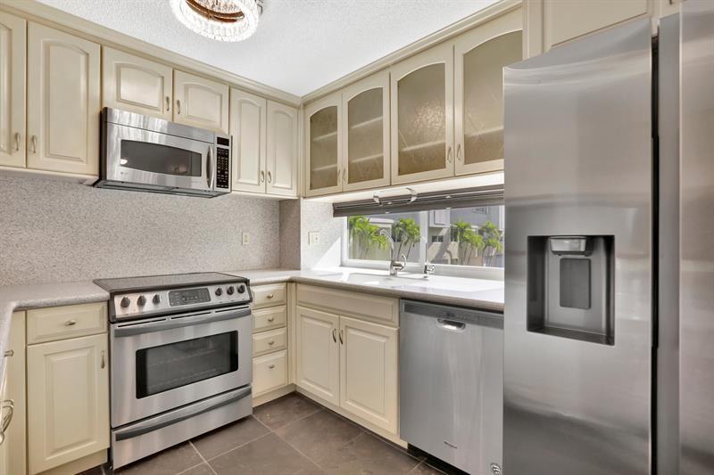 Foto principal - 884 SE 19th Ave