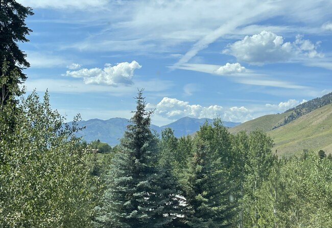 Foto del edificio - 6260 Juniper Ln