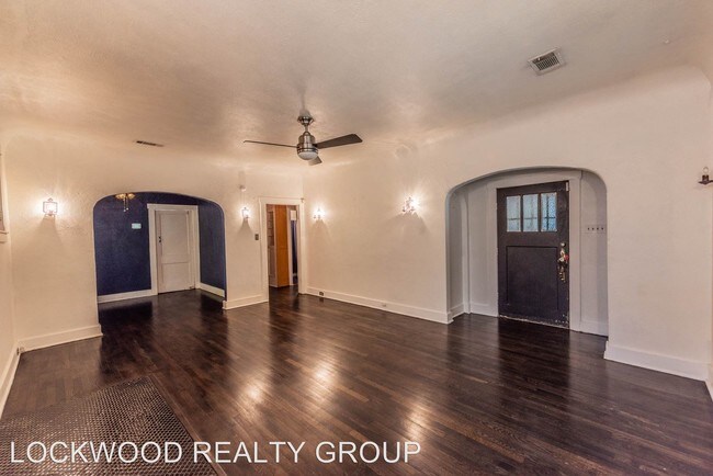 Building Photo - 3 br, 1 bath House - 1854 W Kings Hwy