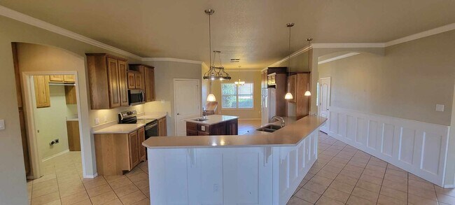 Building Photo - Beautiful Pet Friendly Home!