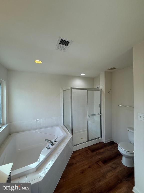 Building Photo - 120 Woodman Ct