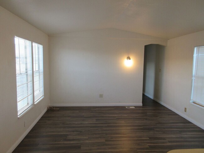 Foto del edificio - **Move-in Bonus!!** 2 bedroom 1 bath Ranch Style Setting