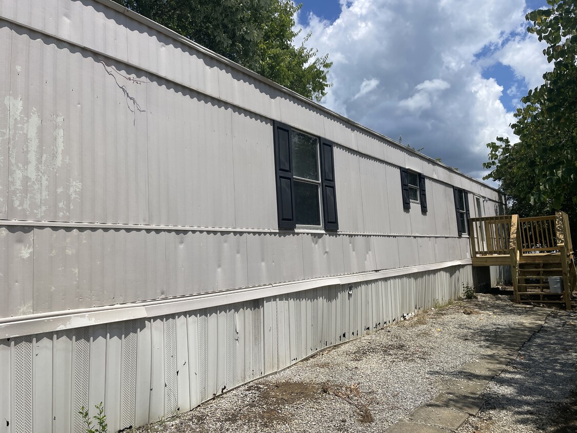 Primary Photo - 218 Big Z Dr