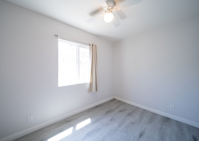 Building Photo - 118 E Shady Grove Dr