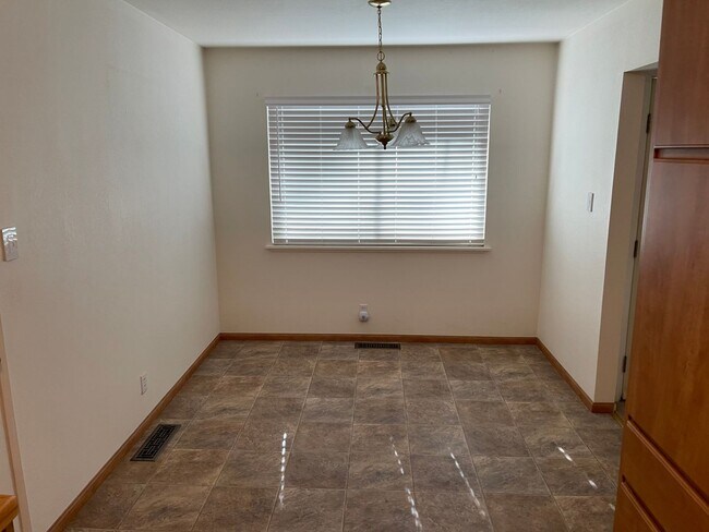 Foto del edificio - One level home with one car garage