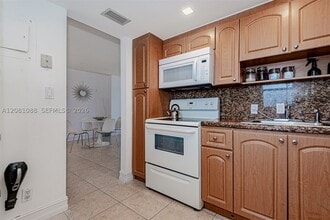 Building Photo - 3475 N Country Club Dr