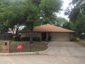 Building Photo - 1007 Almond Ct