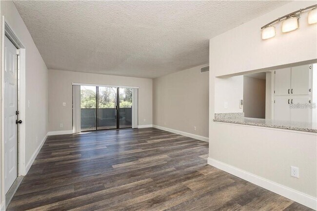 Foto del edificio - 8209 Sun Spring Cir
