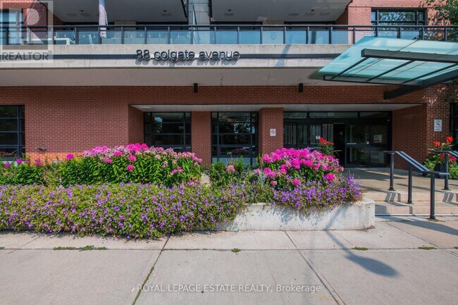 Photo du bâtiment - 88-388 Colgate Ave