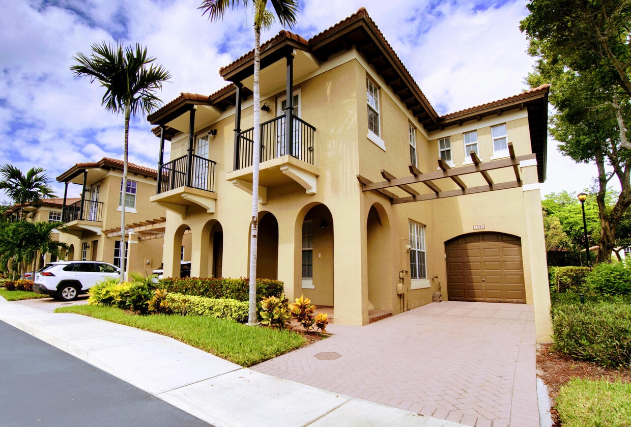 6890 Julia Gardens Dr, Coconut Creek, FL 33073 Townhome Rentals in Coconut Creek FL