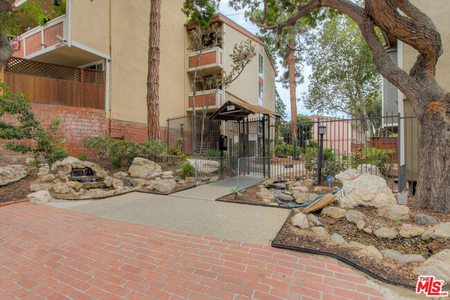 Building Photo - 6505 Green Valley Cir