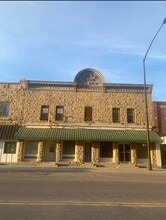 Building Photo - 418-416 E Pike Ave