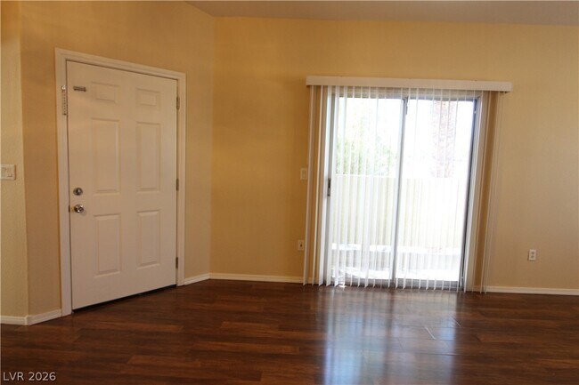 Foto del edificio - 6156 Pine Villa Ave