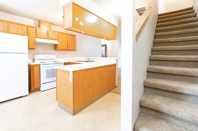 Foto del edificio - Spacious 3 Bed 2 Bath Townhome * Available July!