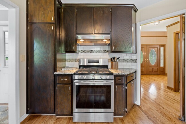 Building Photo - 3010 Eaker Dr